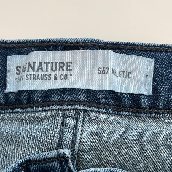 Levi Strauss & Co 567 Athletic Men medium wash distressed jeans- 34 - Picture 6 of 11